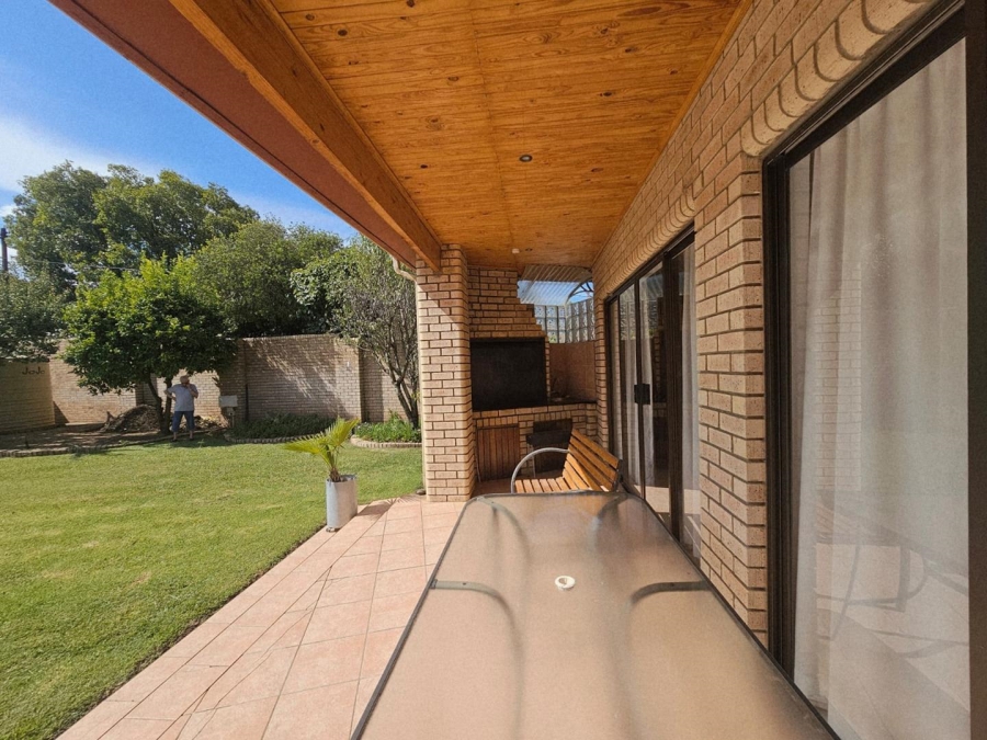 4 Bedroom Property for Sale in Ladybrand Free State